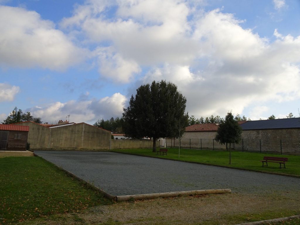 TERRAIN DE PETANQUE DE BEAUVOIR SUR NIORT